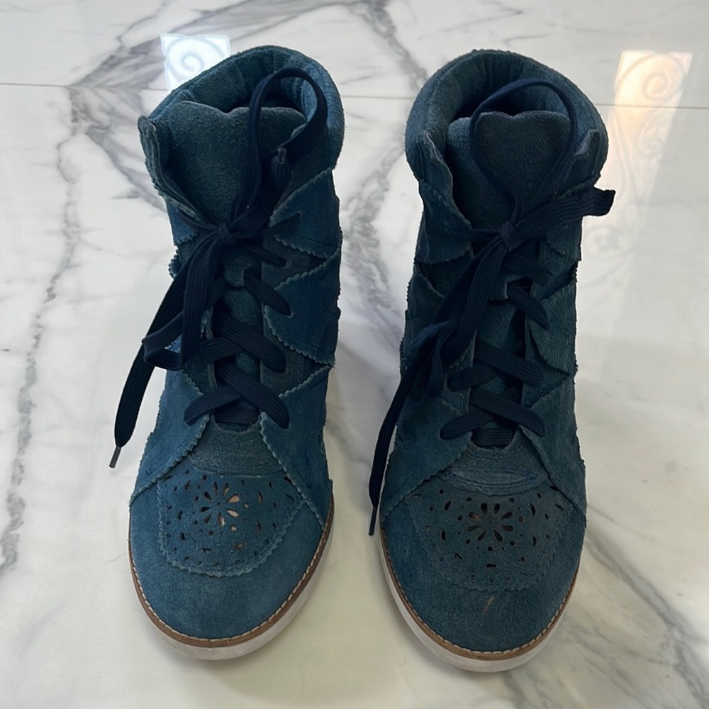 Jeffrey Campbell size 9 navy running shoe with wedge